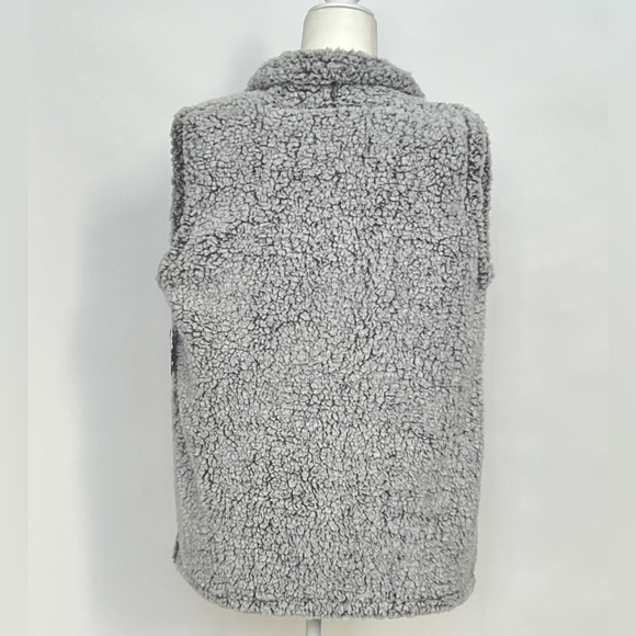 Women’s Eddie Bauer Women's Fireside Plush Sherpa 
Vest in Grey Size Small NWT - Picture 3 of 9